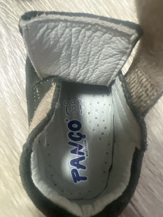 Кросівки ботинки туфлі черевики для найменших