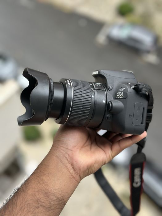 Canon Eos 200D WiFi/touch screen com lente 18-55mm e bolsa