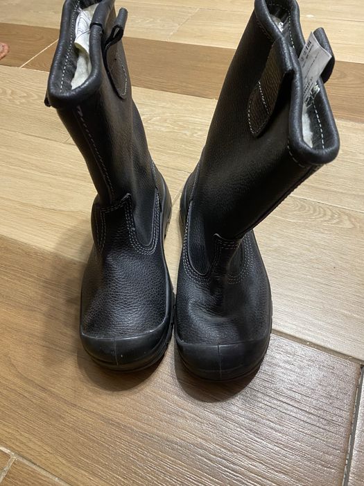 Продам женские рабочие сапоги