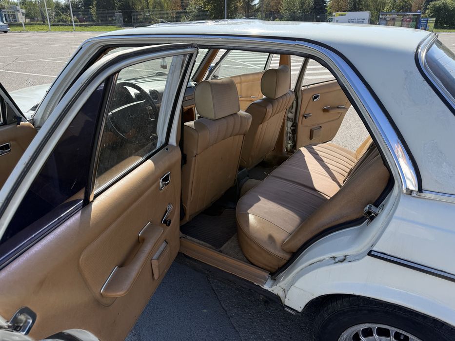 Mercedes-Benz E-Class W123 1984
