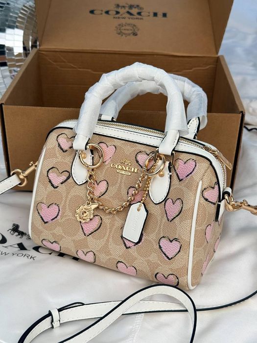 Coach Signature Canvas Heart Print Bag / жіноча сумочка / женская сумочка коуч