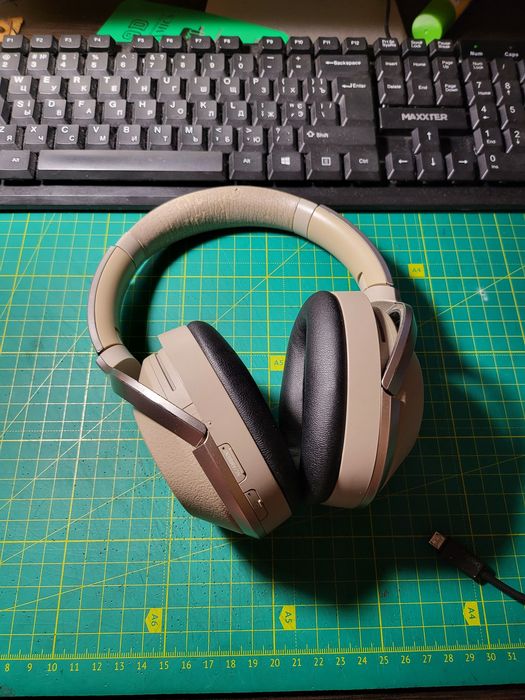 Sony wh-1000xm2.