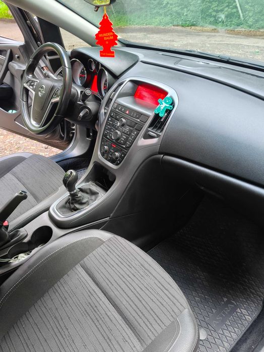 Samochód osobowy astra J 2018 rok