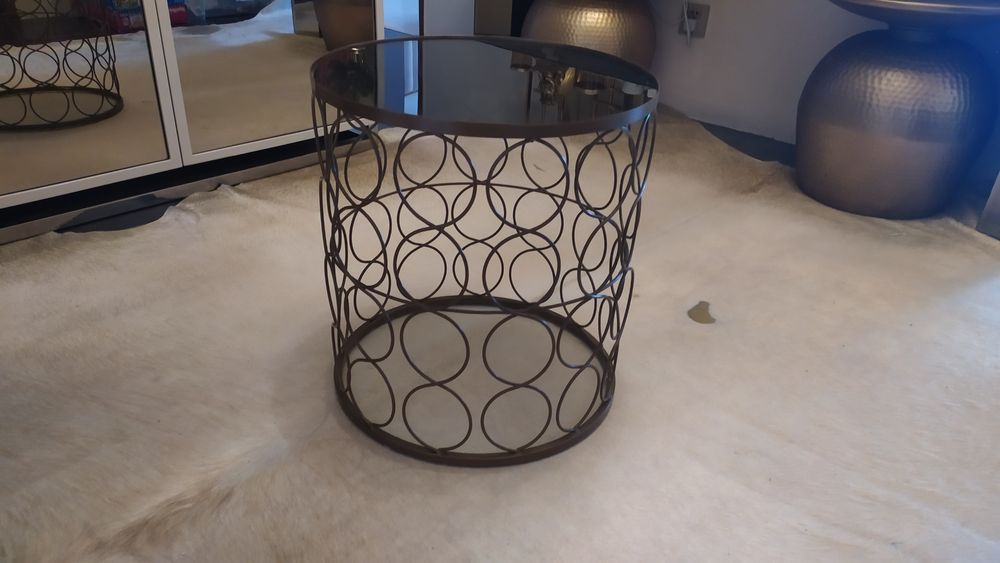 1 mesa de apoio dourada c/ vidro NOVA