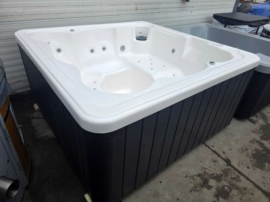Jacuzzi COMFORT od ręki producent leżanka 6 osób hydromasaż
