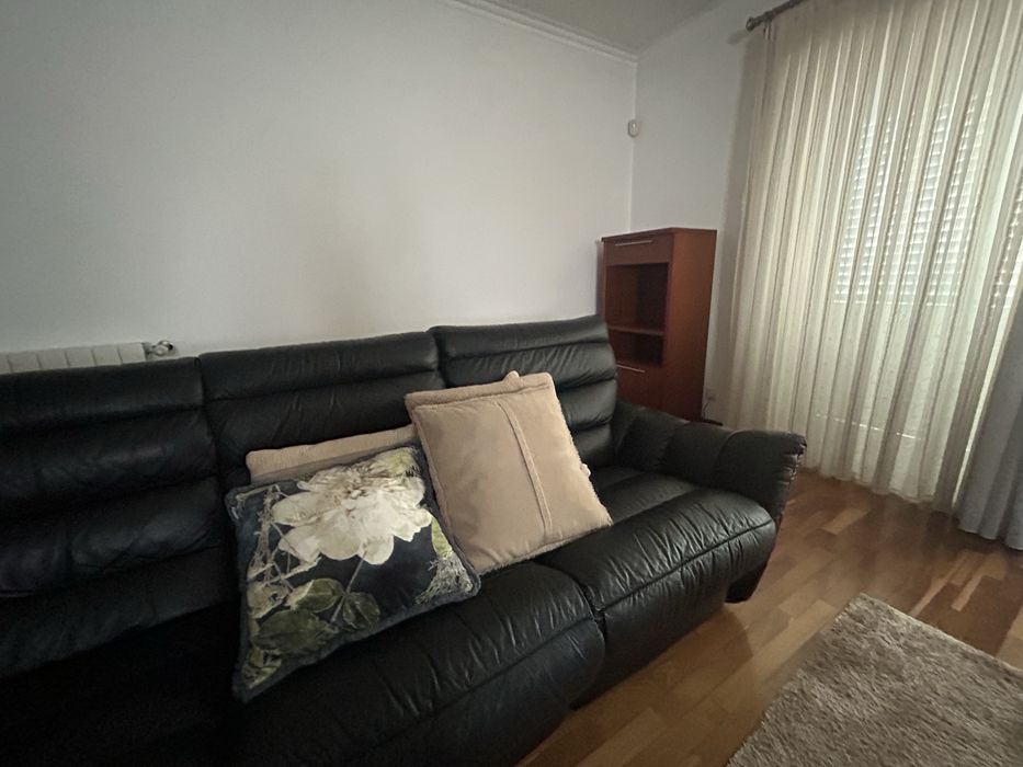 sofa de pele preto