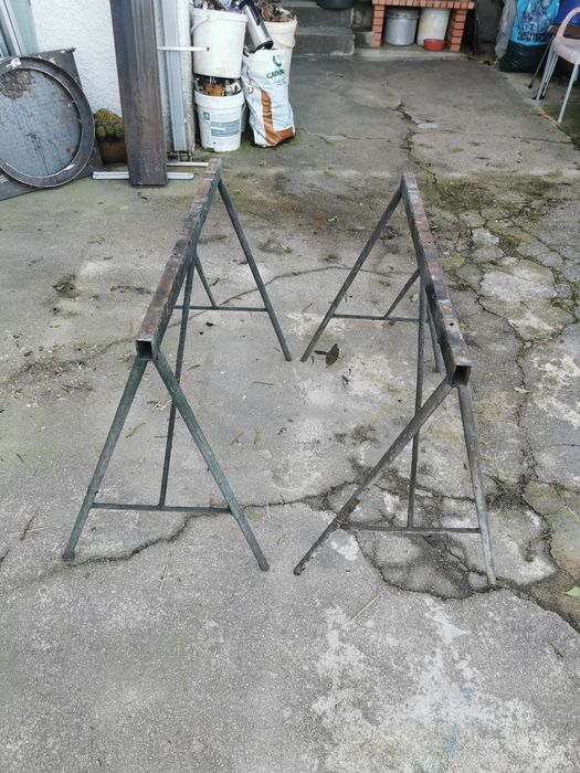 2 cavaletes em ferro