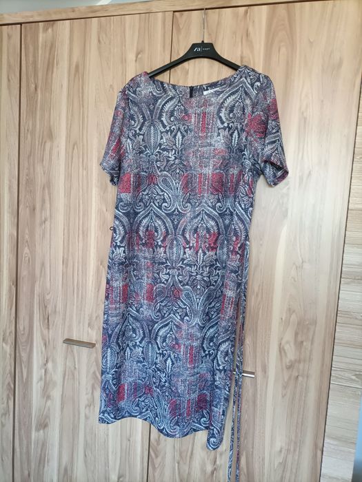 Szara sukienka we wzór 44 XXL Quiosque