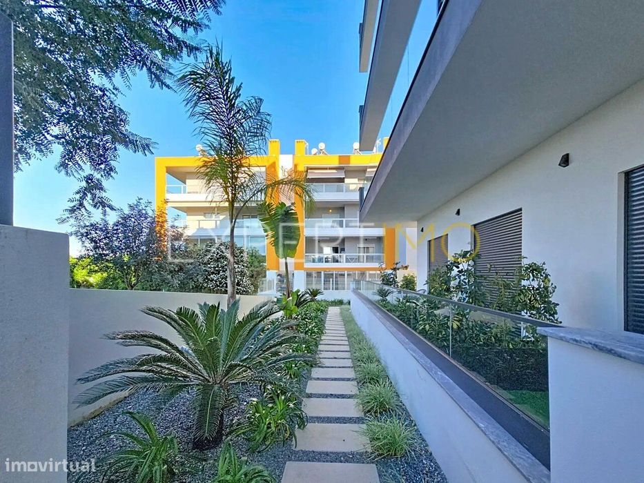 T2 NOVO com Garagem e Piscina - Portimão