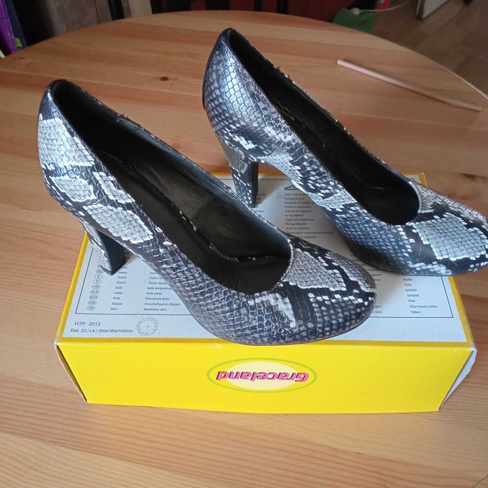 Nowe  stylowe  buty 39,5