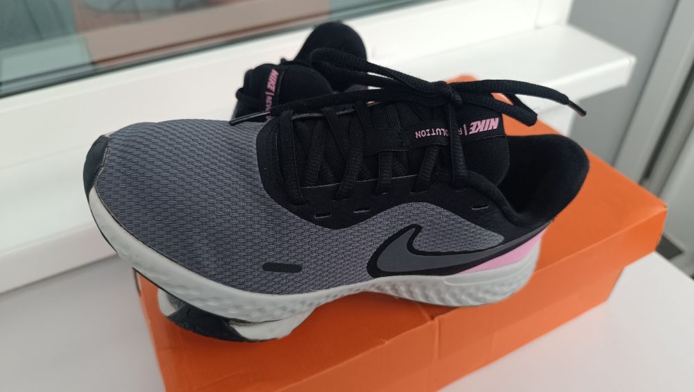 Кроссовки женские Nike