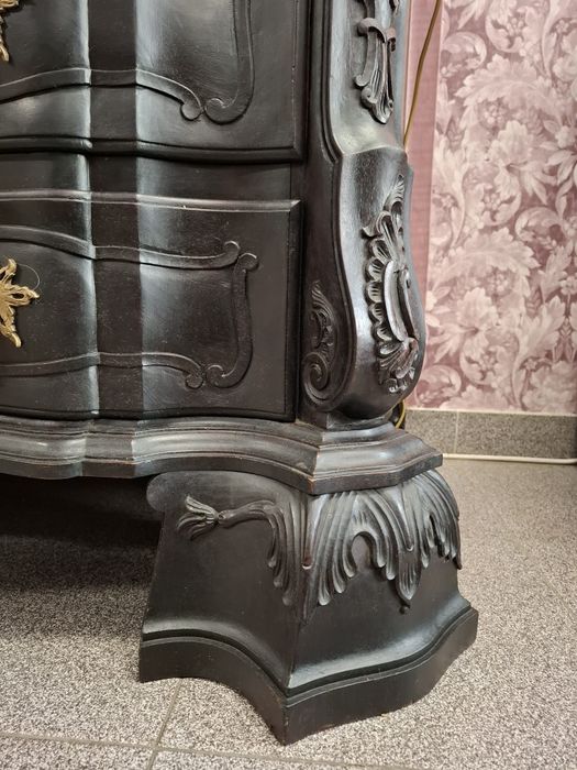 Cómoda D. José de Grande Dimensão - Elegância Clássica e Sofisticação