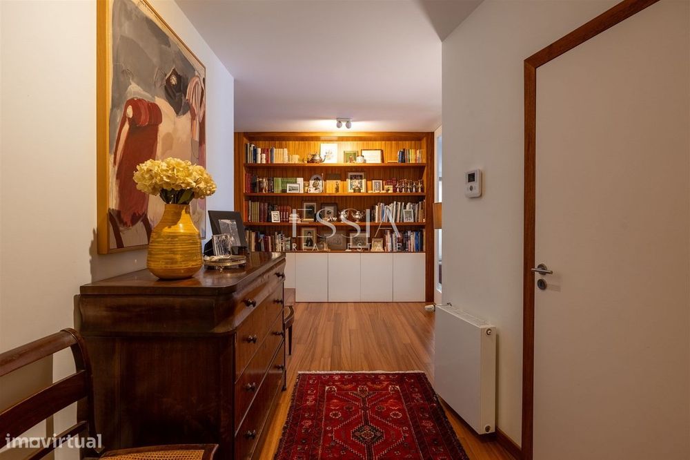 Apartamento T4+1 em Serralves com garagem