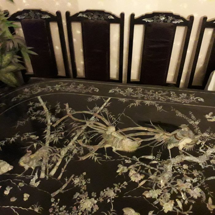 Продам стол инкрустированный перламутром +8 таких же  стульев.Говори