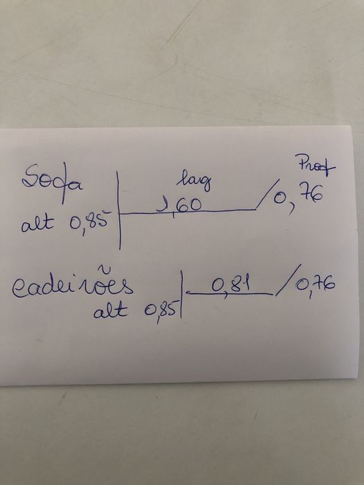 Cadeiroes em tecido e madeira