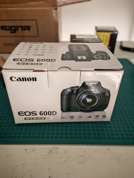 Canon 600D + objectiva e extras