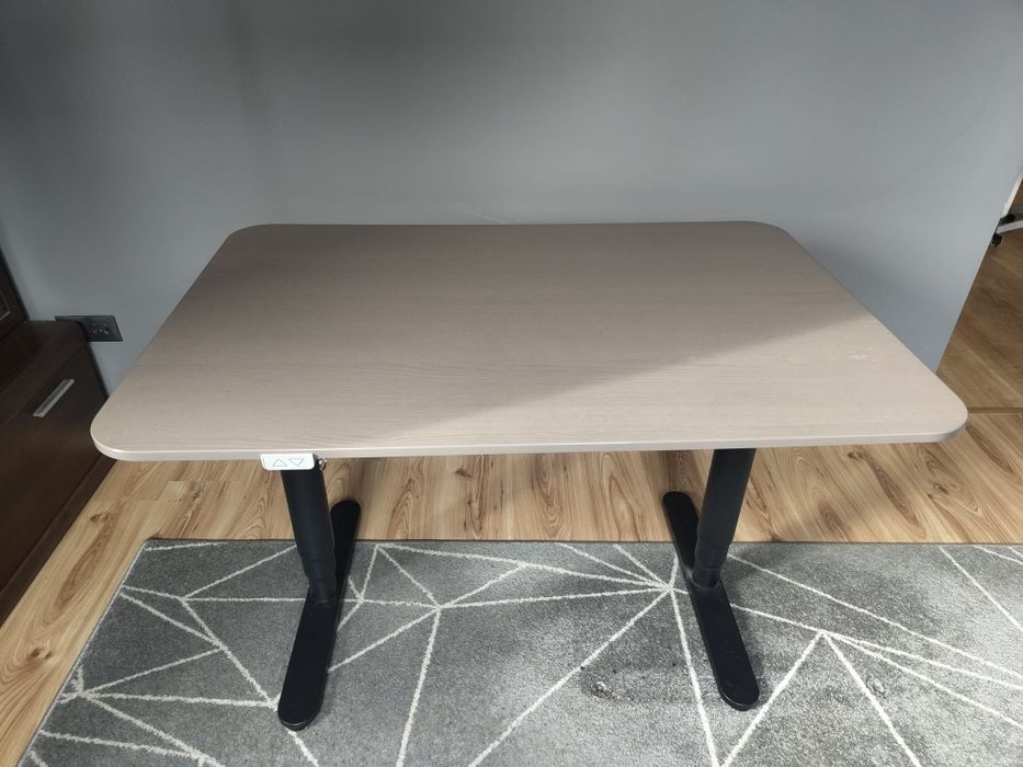 Regulowane biurko ikea
