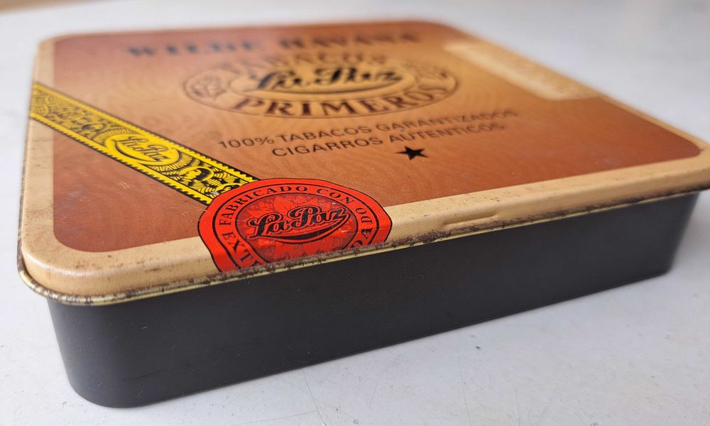 Lata antiga de Charutos