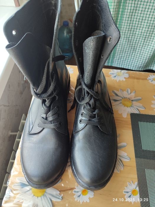 Продам кожаные демисезонные ботинки
