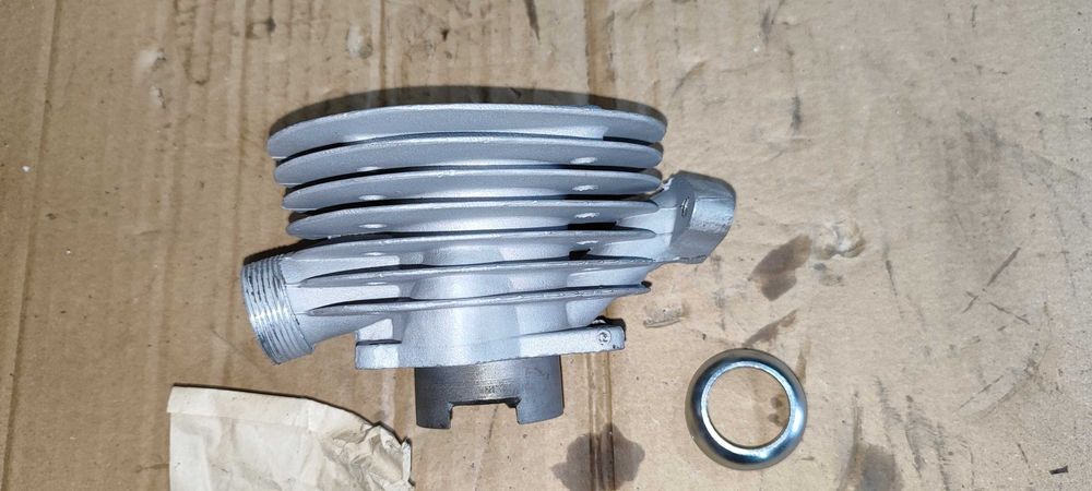 Cylinder komar Romet Motorynka silnik 025 Kadet po szlifie nowy tłok