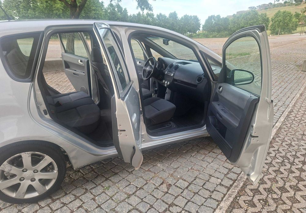 Mitsubishi Colt — fotografia 9
