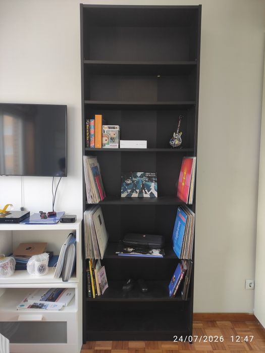 Estante preta IKEA Billy (202x80x28)
