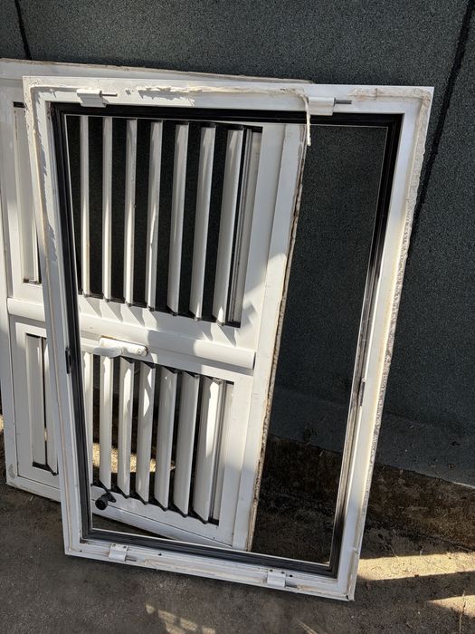 Janela de aluminio, vidro duplo com portada