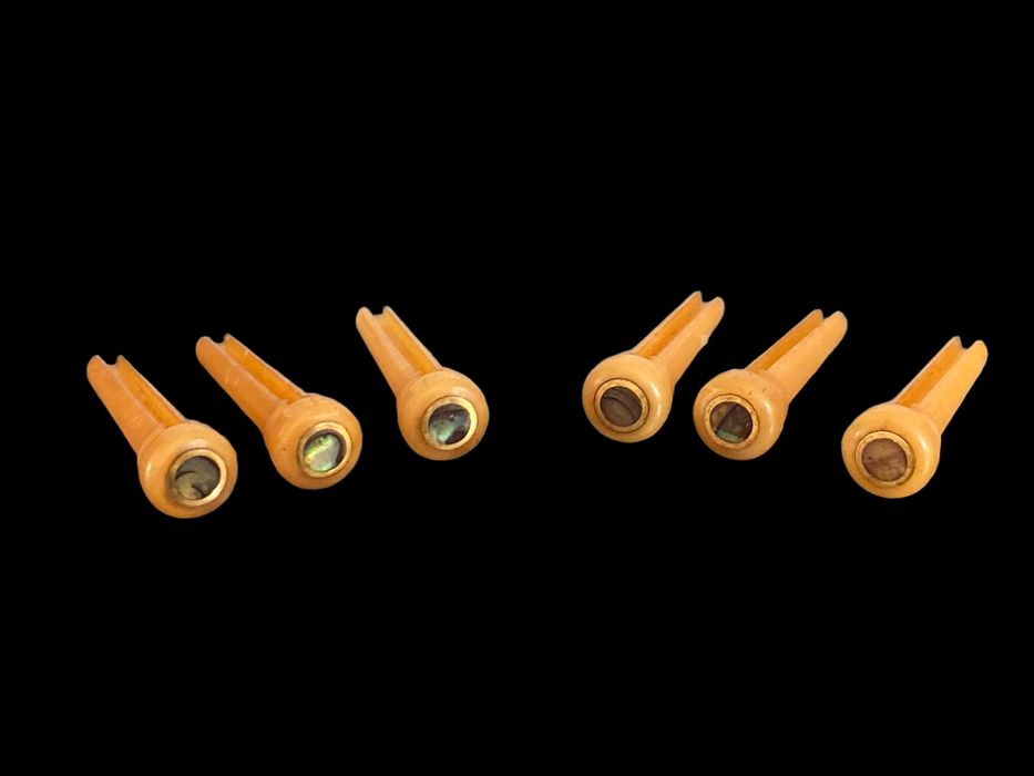 Pins em osso de camelo c/ pontos abalone Guitarra Folk