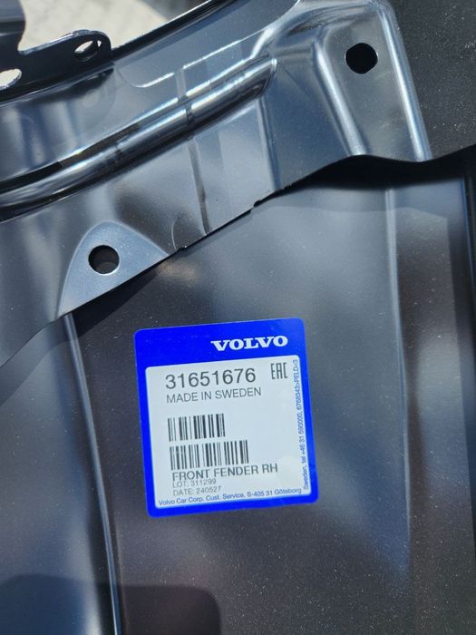 Переднє праве крило Volvo XC90
