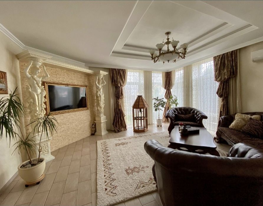 Продам шикарный дом в лесу возле реки