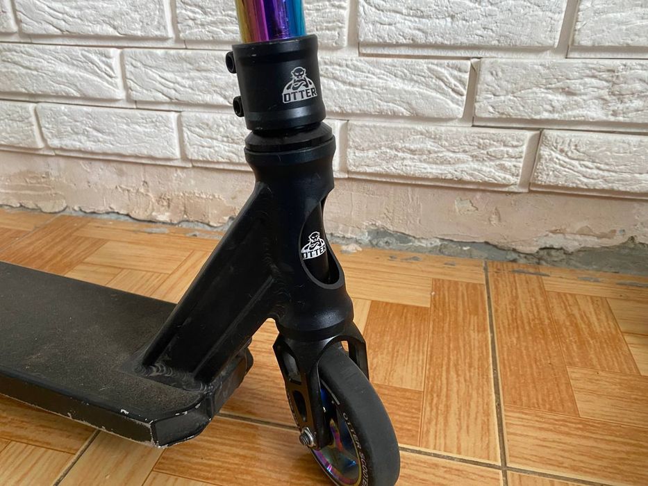 Трюковий самокат OTTER H11 Neochrome-  середнього рівня