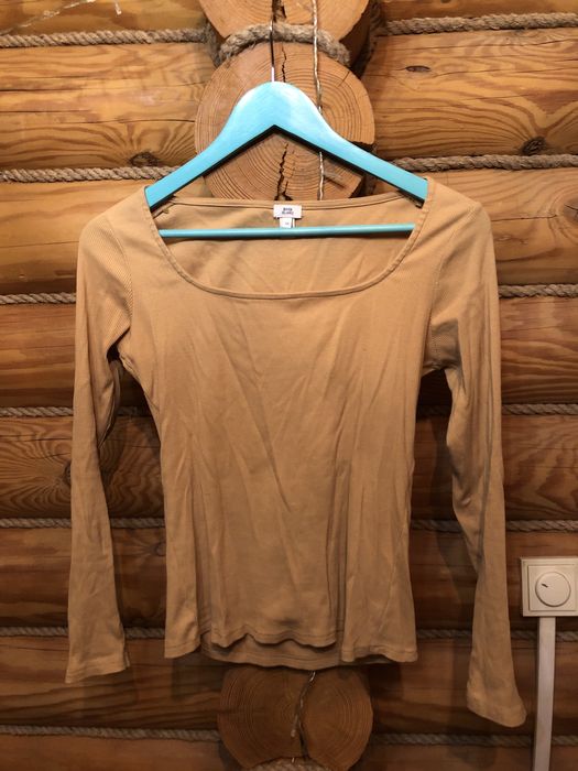 лонгслів бежевий  з вирізом