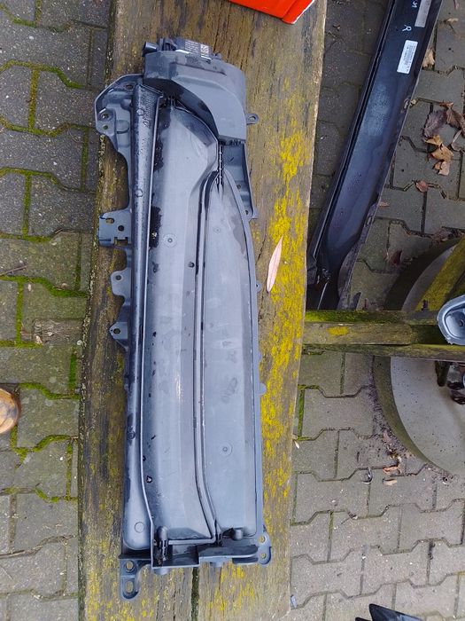 Porsche taycan żaluzja chłodnicy