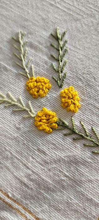 Toalha de mesa bordada à mão