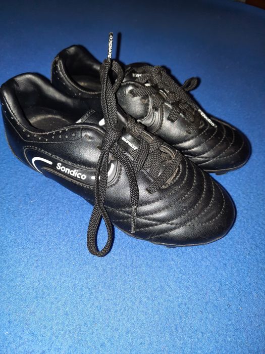 Футбольные бутсы