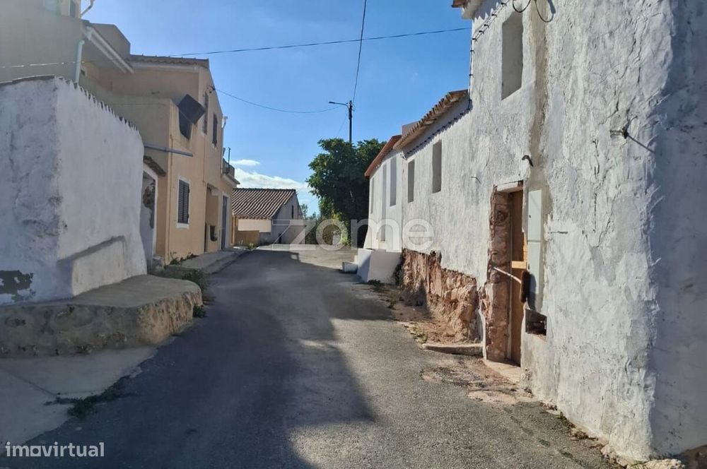 Moradia Térrea para recuperar com 69m2 em Messines de Baixo
