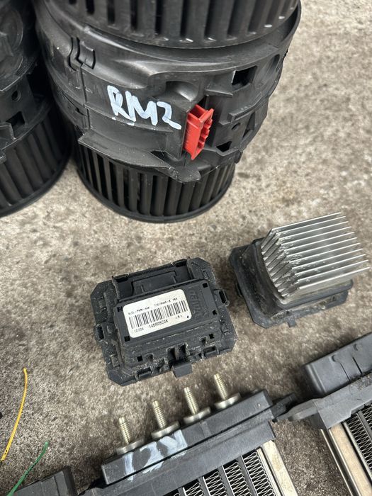 Моторчик пічки, резистор, тен підігріву  Megan 3, Scenic 3, Laguna 3