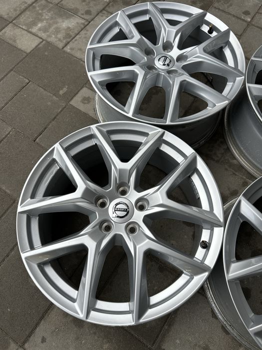 Диски литі оригіна Volvo 5/108/18