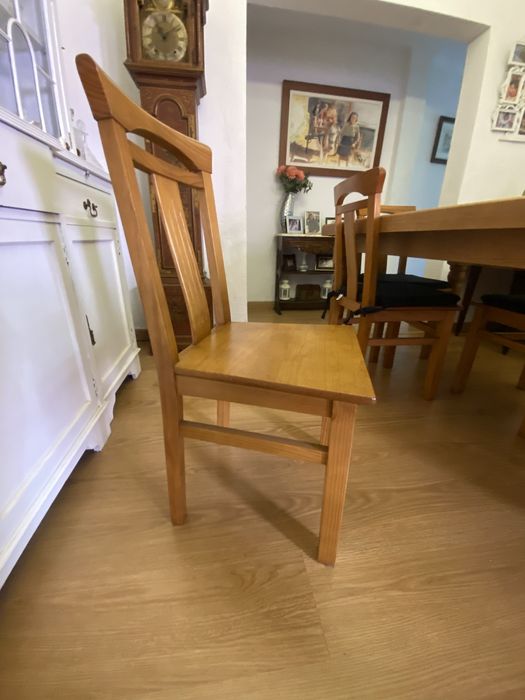 Mesa de jantar madeira com 8 cadeiras