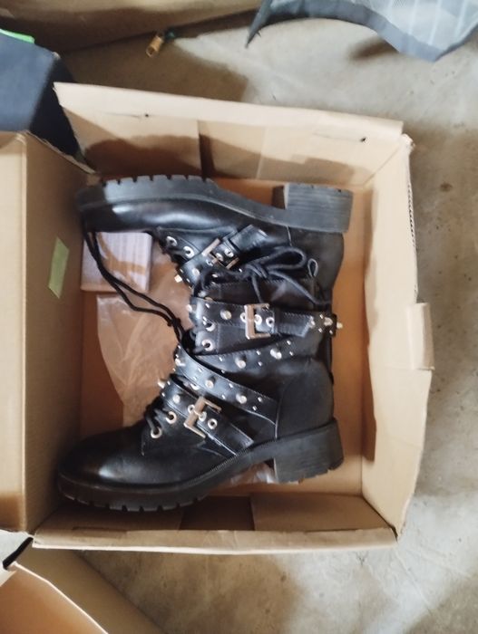 Взуття жіноче весна-літо, осінь-зима різних розмірів на підборах і без