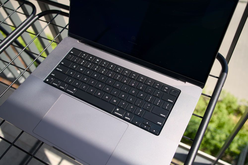 MacBook Pro 16” 2021 [M1 Pro][16GB][1TB][stan bardzo dobry] Space Gray