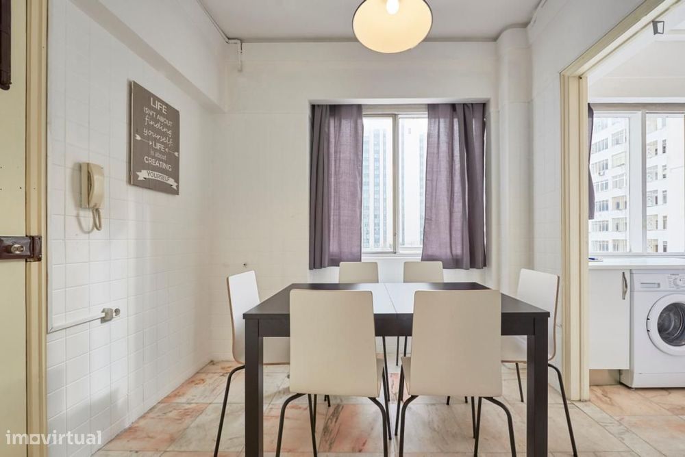 Quarto - localizado em Marquês de Pombal Lisbon