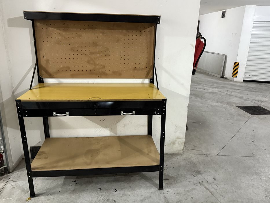 Bancada de trabalho como nova para despachar ela .