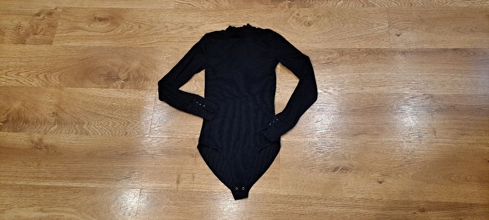 Czarne prążkowane body Mohito r. XS