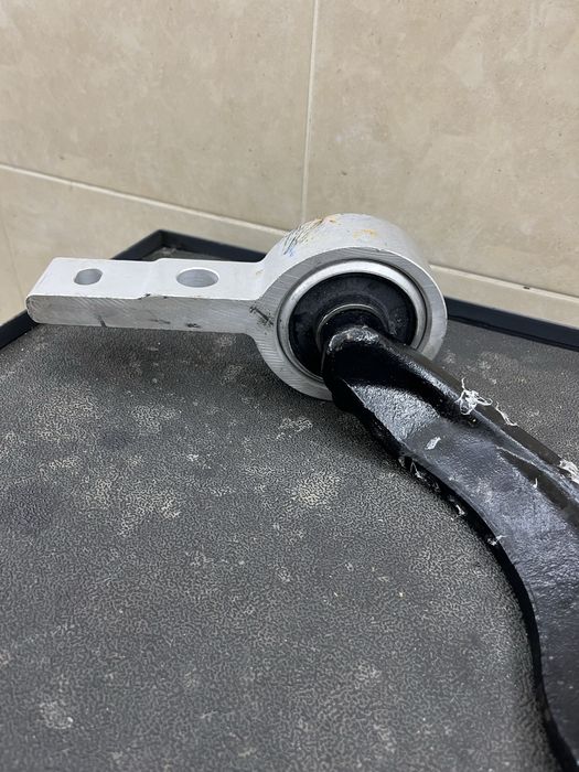 Передній лівий речаг Mazda 6GH