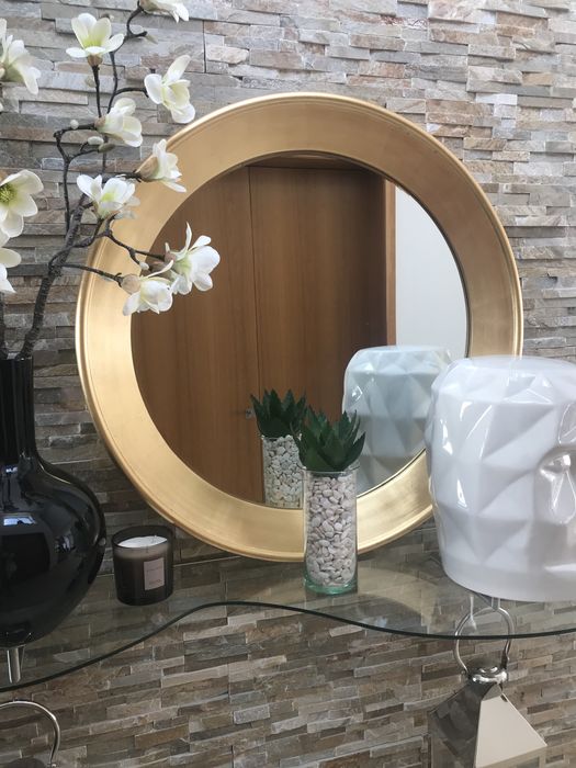 Peça de vidro com pedras