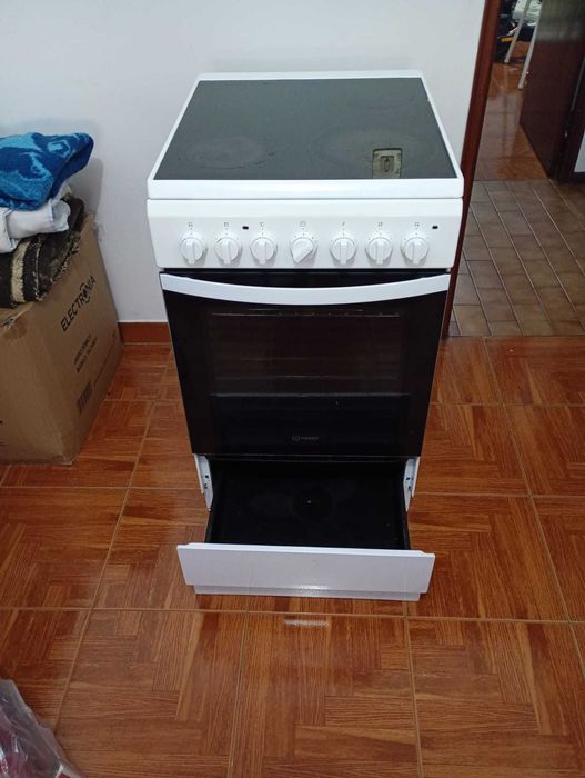 Fogão a gás indesit com placa Em perfeito funcionamento