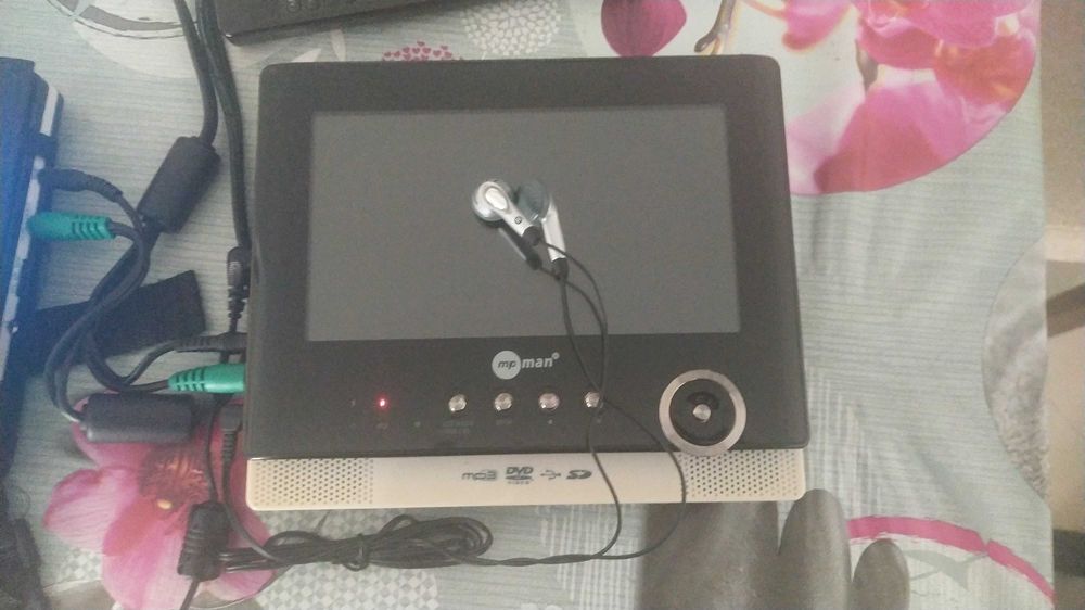 Sistema de Leitor de CD, DVD, JPEG e MP3 para Banco de Carro