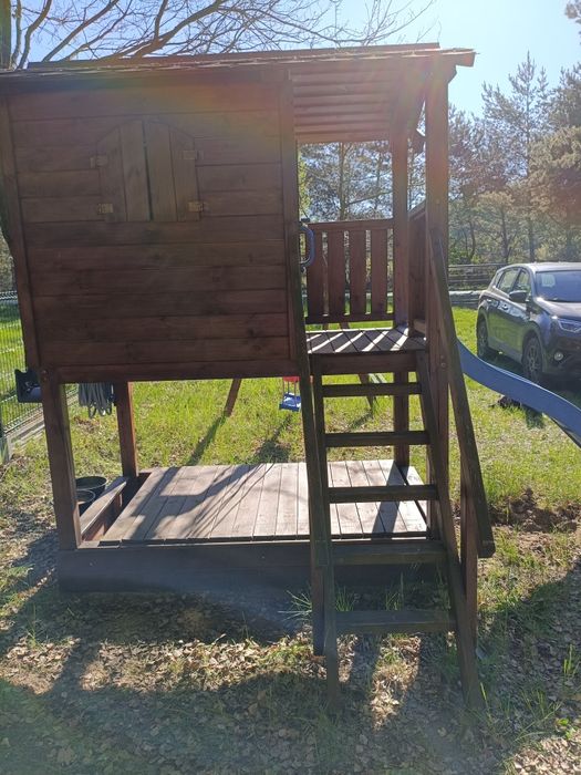 Domek dla dzieci, plac zabaw.
