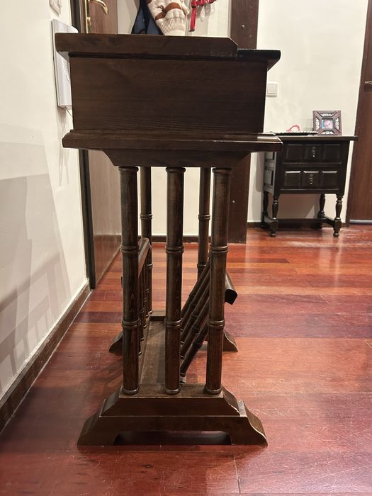 Mesa de apoio em maderia maciça